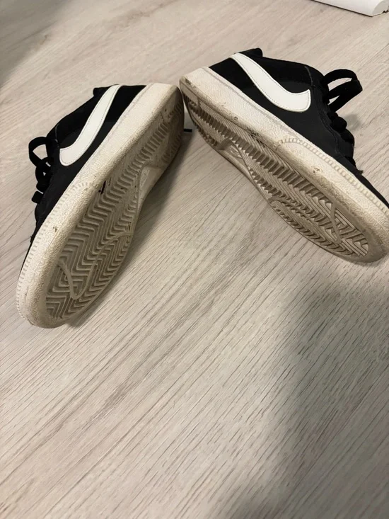 Nike Women’s Black Casual Sneakers - Picture 4 of 4